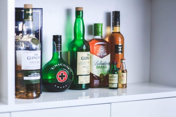 How to design an awesome home bar