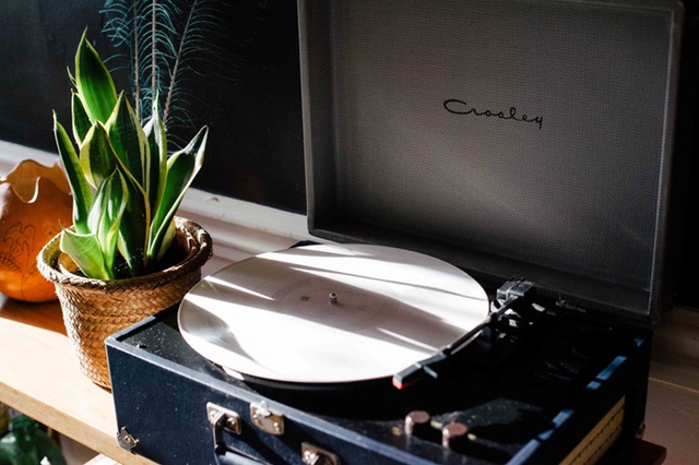 4 Easy Ways To Brighten Up Interiors - Pot Palnt & Vintage Record Player - Image By SnapWireSnaps