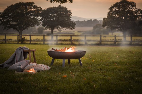 Outdoor Entertaining: How To Throw The Perfect Bonfire Night Party