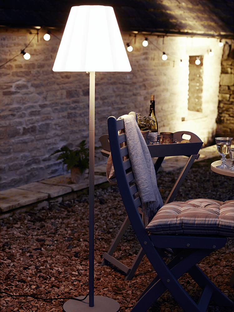 Outdoor floor lamp