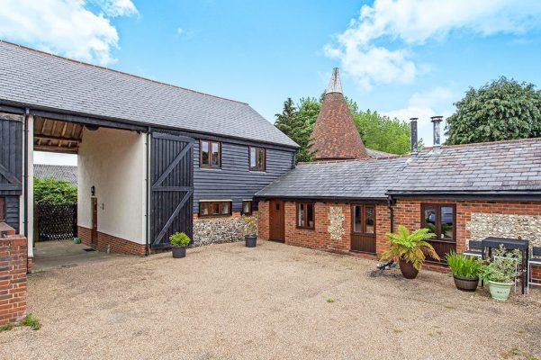 10 Beautiful British Barn Conversions