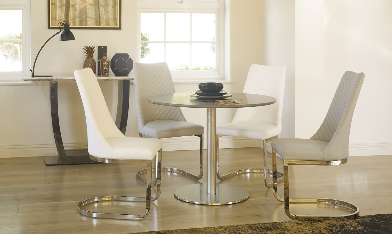 5 Reasons To Choose A Round Dining Table - Image From fishpools.co.uk