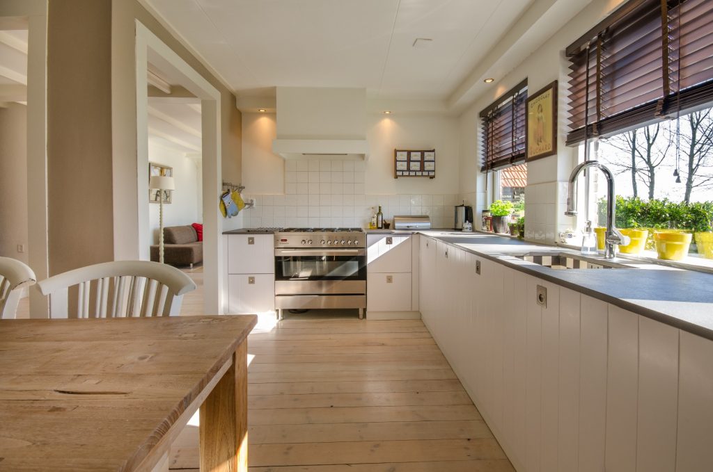 Kitchen, Bright Room, Wooden Blinds