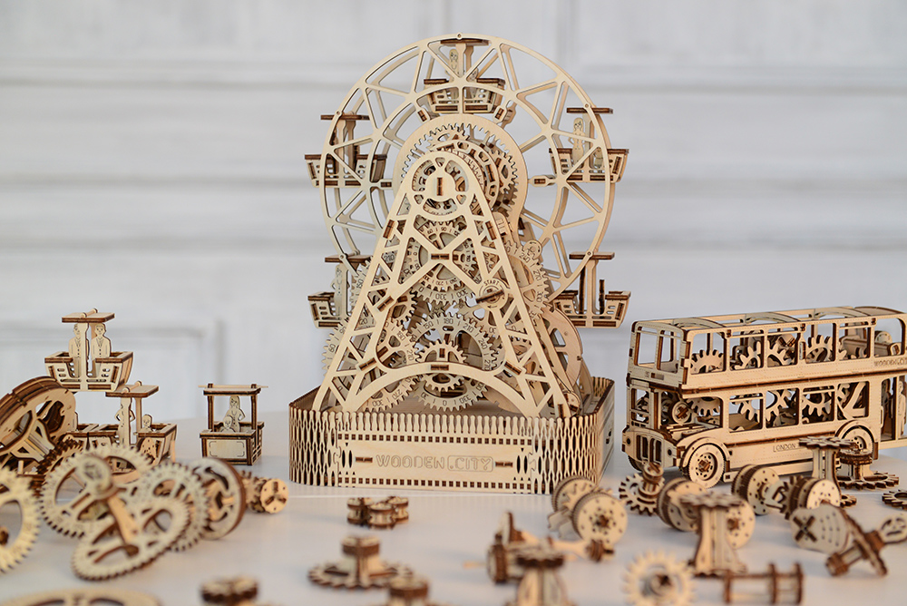 Wooden mechanical models by wooden.city