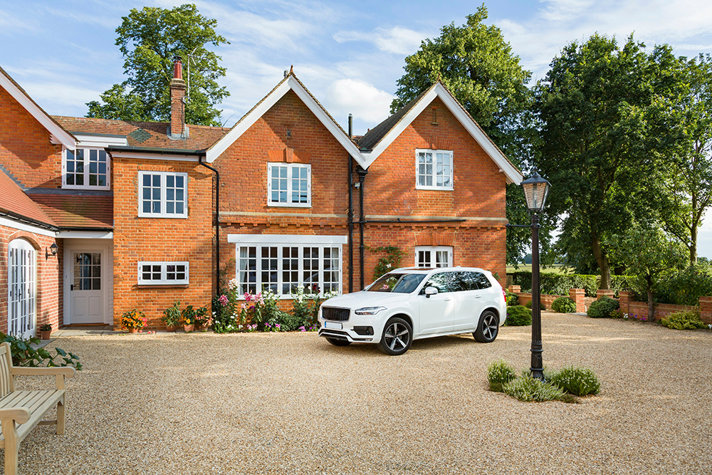 Large detached old country home with large gravel driveway 